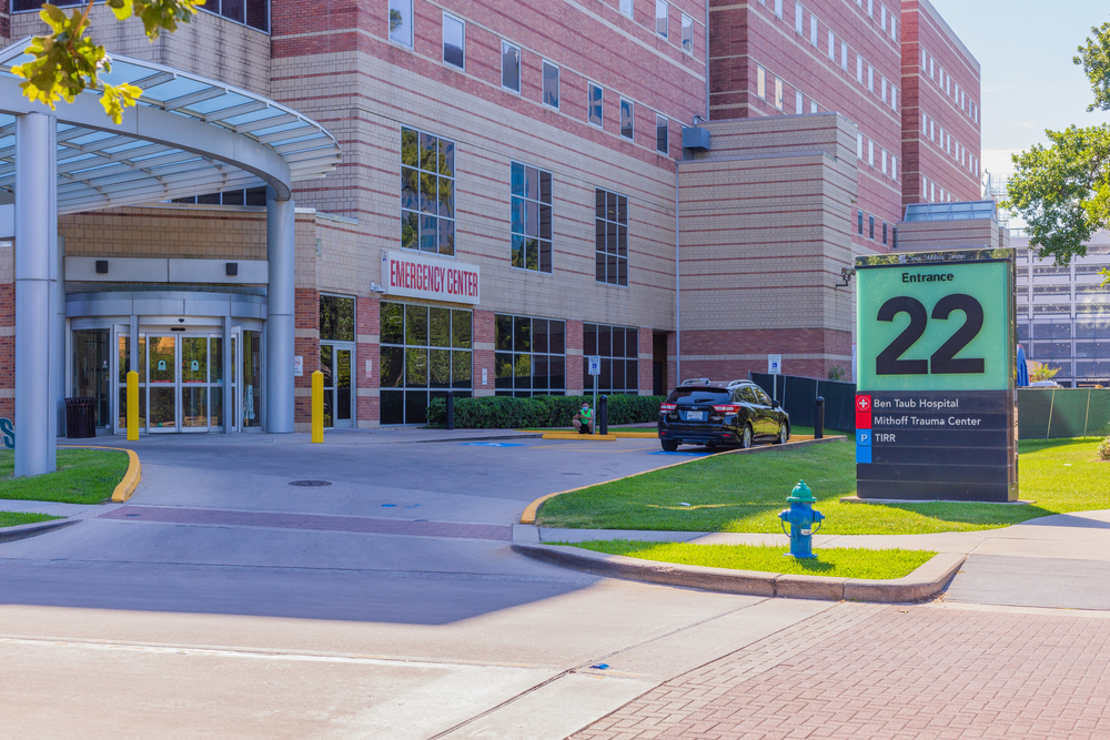 Foto frontal de un hospital en Houston, Texas