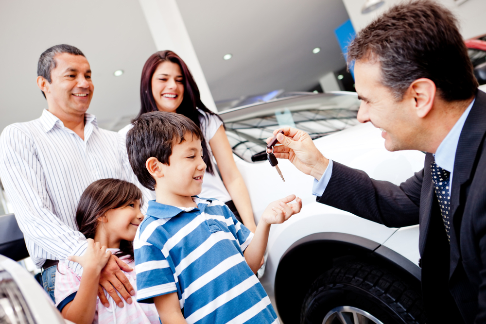 family buying and insuring a new vehicle in texas